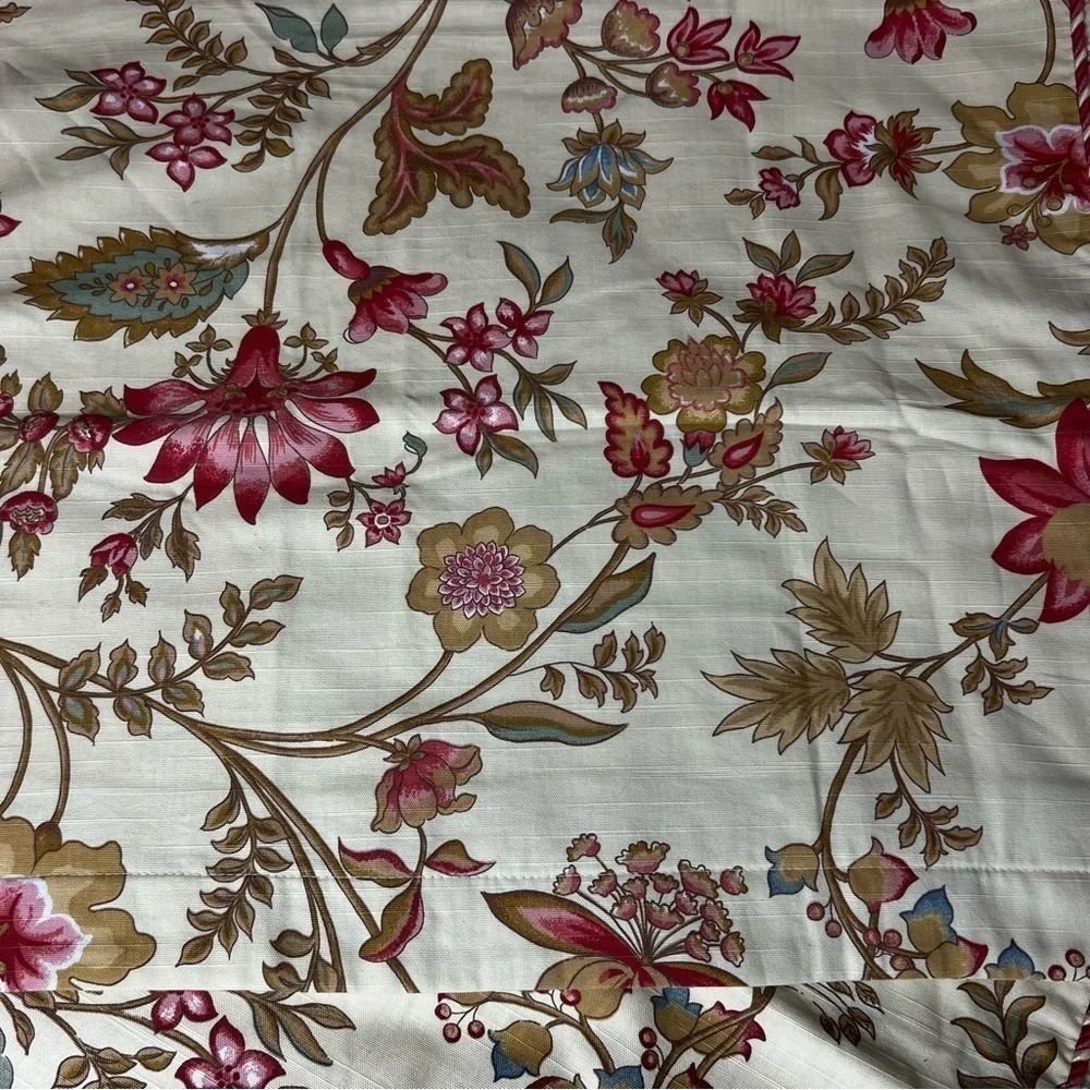 PILLOW SHAMS SOFT YELLOW FLORAL RED TULIPS LAURA ASHLEY?? Wamsutta? Not sure
